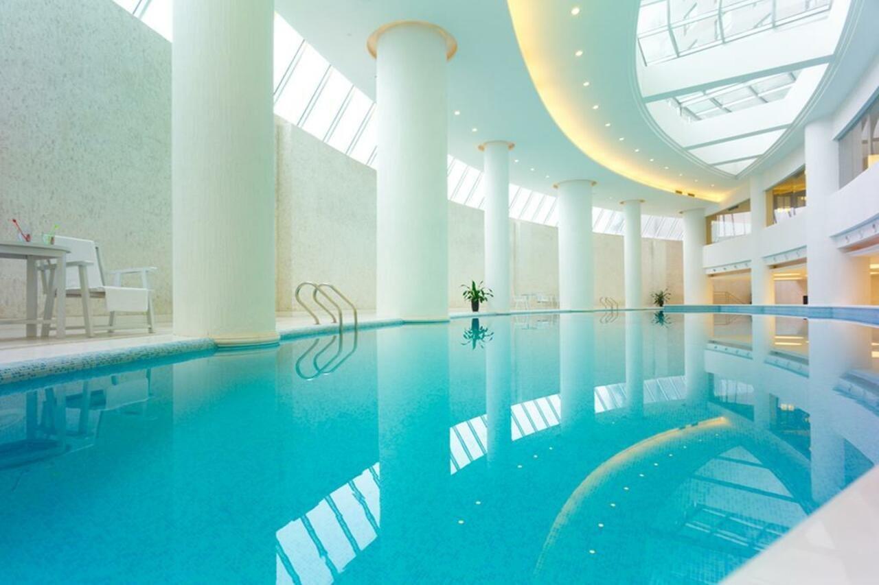 Optics Valley Kingdom Plaza Wuhan Exteriör bild